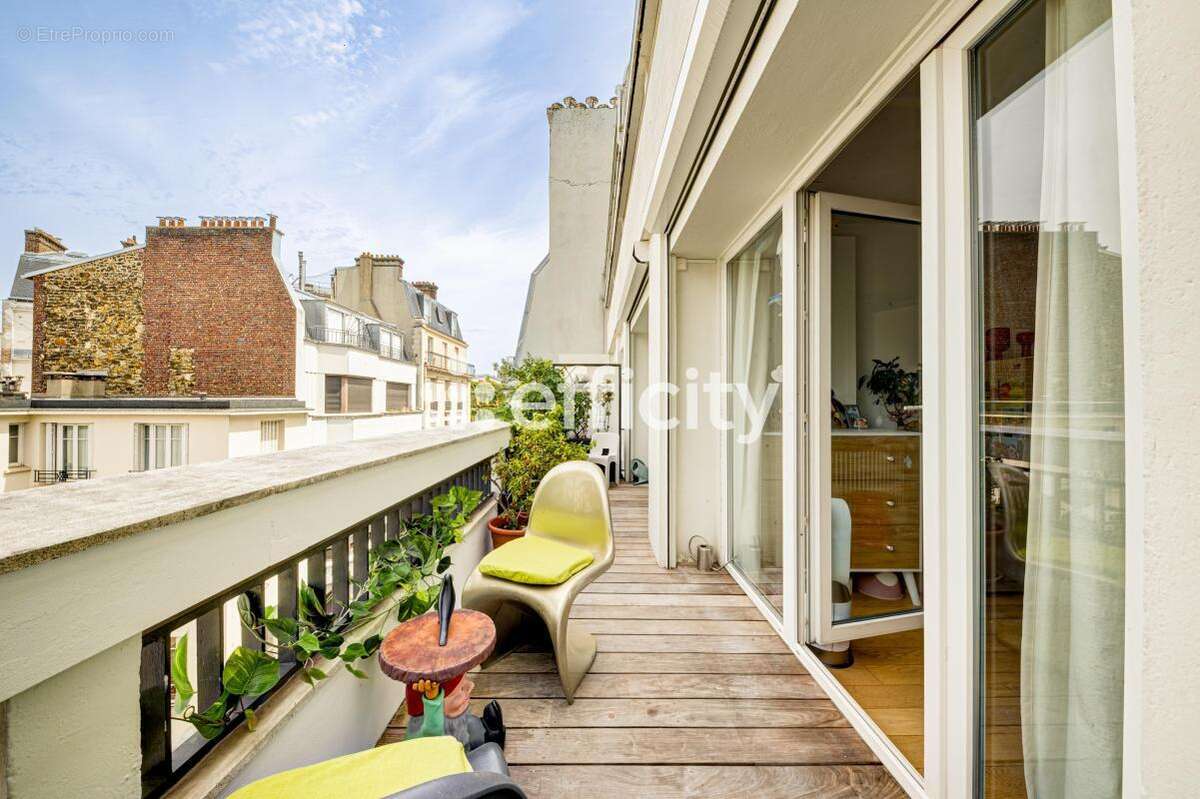 Appartement à PARIS-16E
