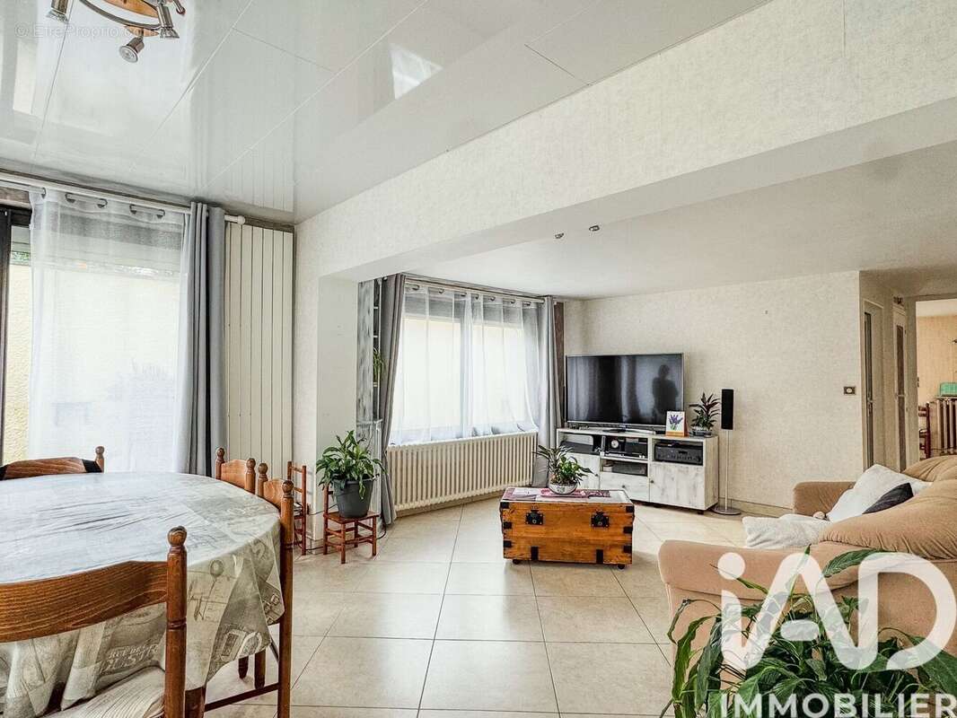 Maison 120 m² à Villeneuve-Le-Comte  - photo 3