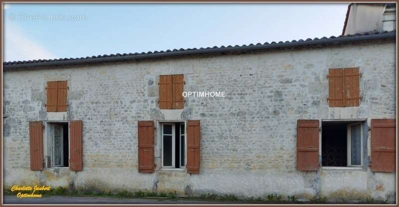 Maison à VILLEBOIS-LAVALETTE