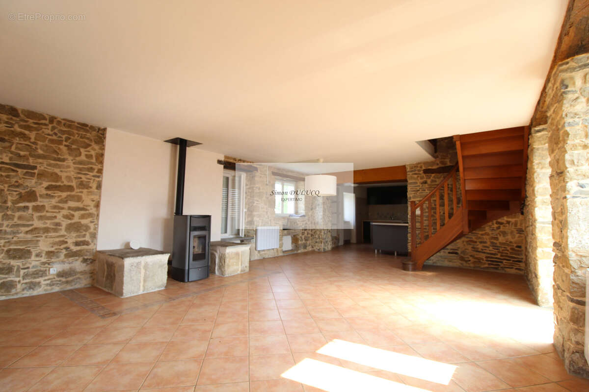 Maison 170 m2 scindee en 2 logements avec cour et cave - photo 4