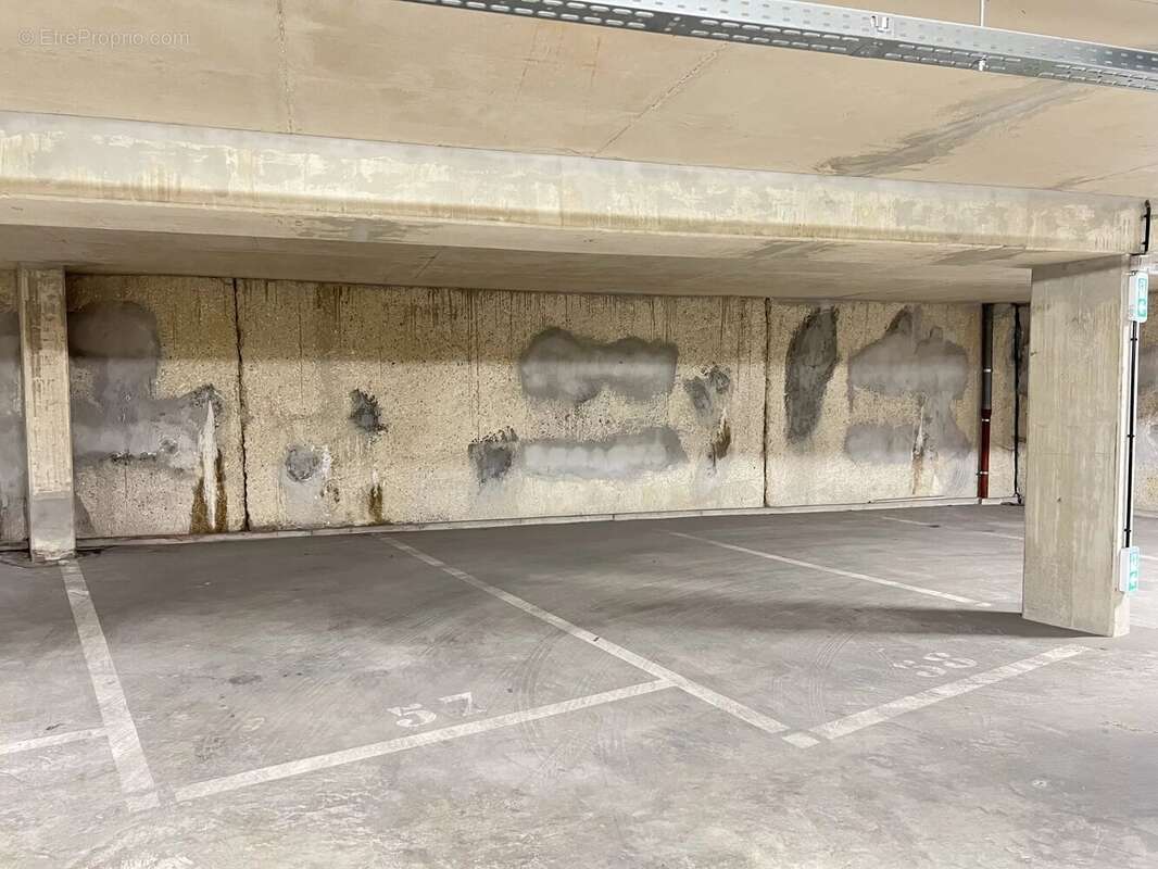 Parking à LIVRY-GARGAN