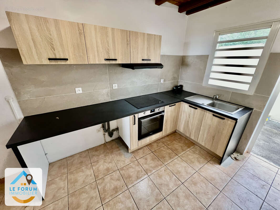 Tampon 97430 - villa f3/4 + mezzanine - cellier - garage - proche commerces et clinique - photo 2
