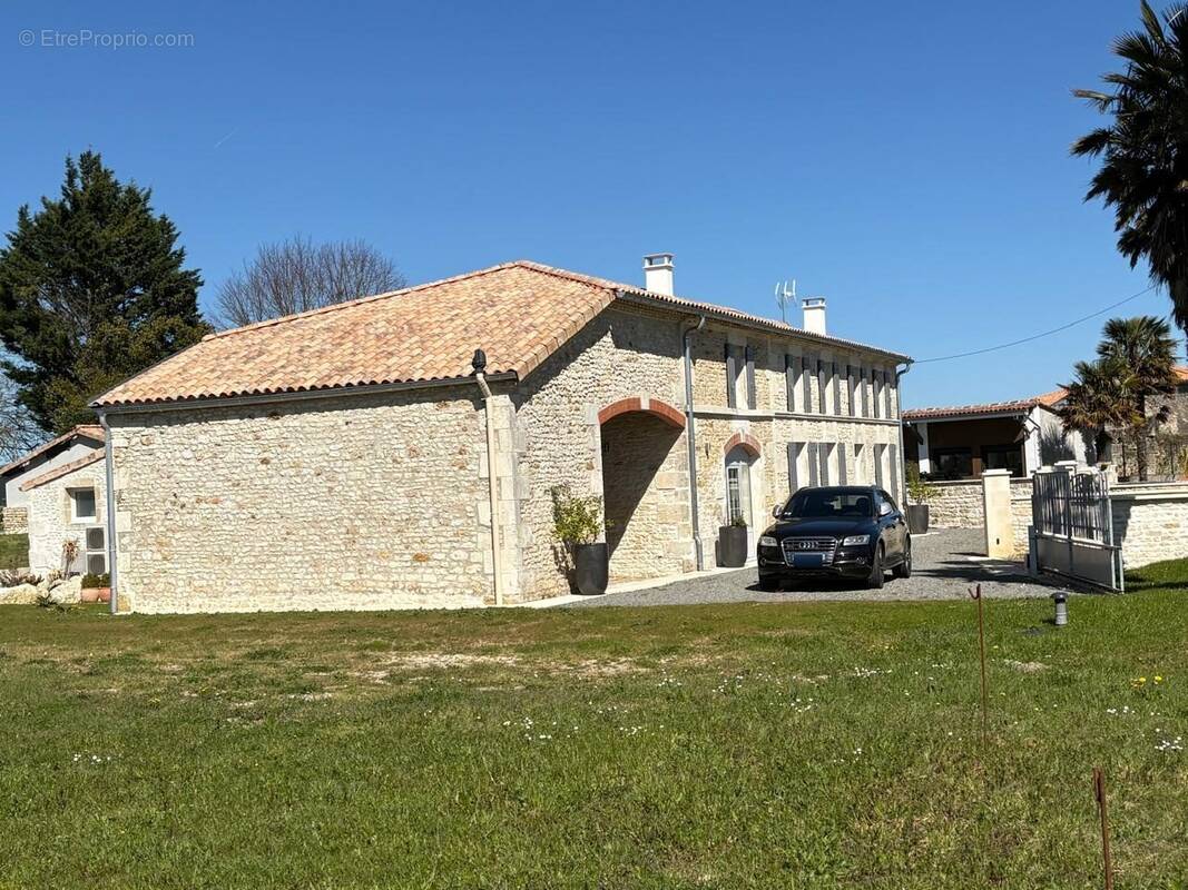 Maison à EPARGNES