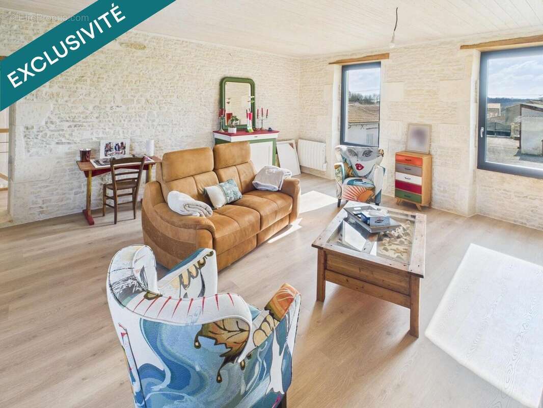 Maison 250 m² à Asnieres-La-Giraud  - photo 4