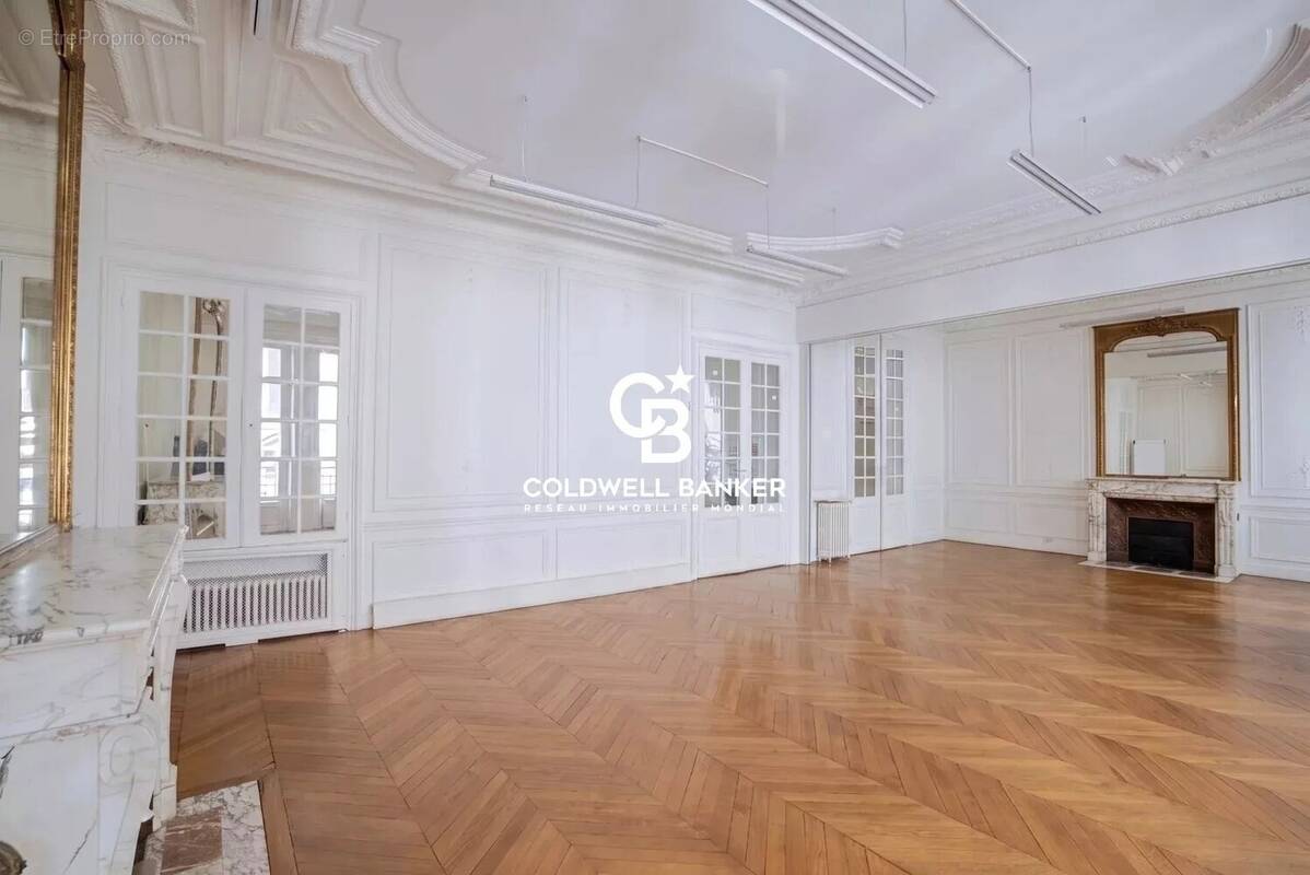 Appartement à PARIS-8E