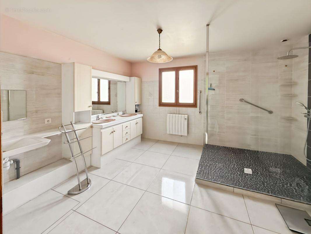 Maison à CHATEAU-L&#039;EVEQUE