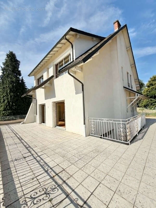 ORCINES   Belle maison familiale de caractère sur terrain de 4 000 m2 - photo 11