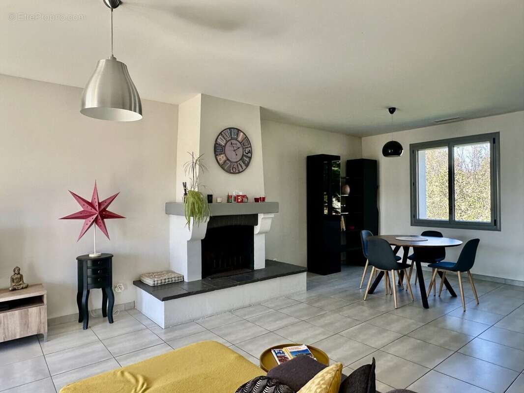 Maison à POURRIERES