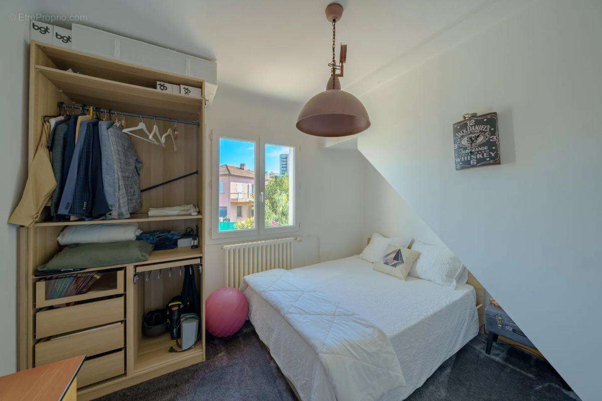 Maison à LA VALETTE-DU-VAR