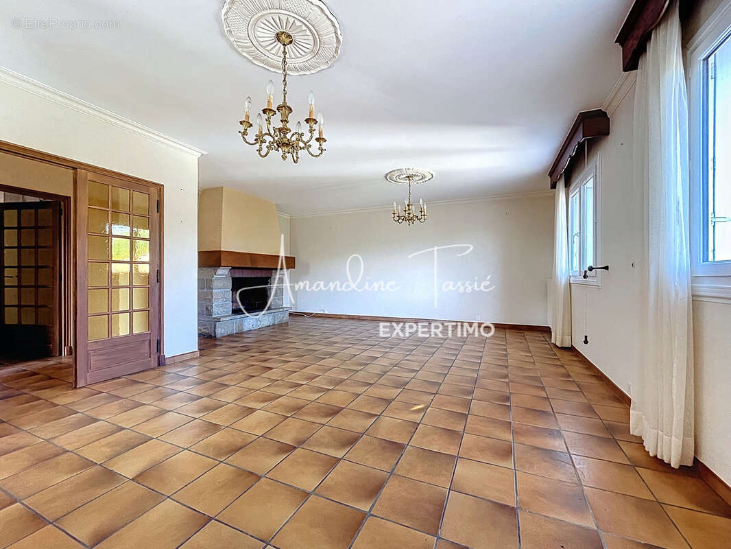 Maison familiale avec potentiel locatif et son terrain d'environ 2000m2 - photo 6