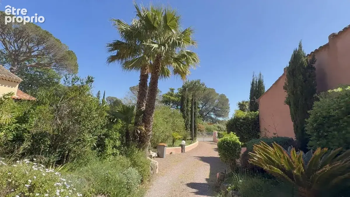 Villa 260m² avec piscine à Fréjus Valescure dans un domaine privé sur un terrain de 1750m² - photo 8