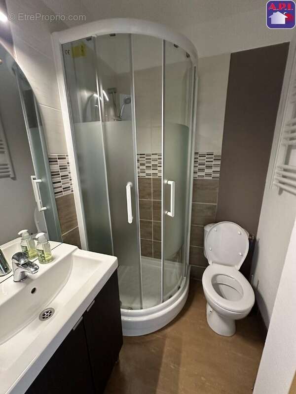 Commerce à VILLENEUVE-D&#039;OLMES