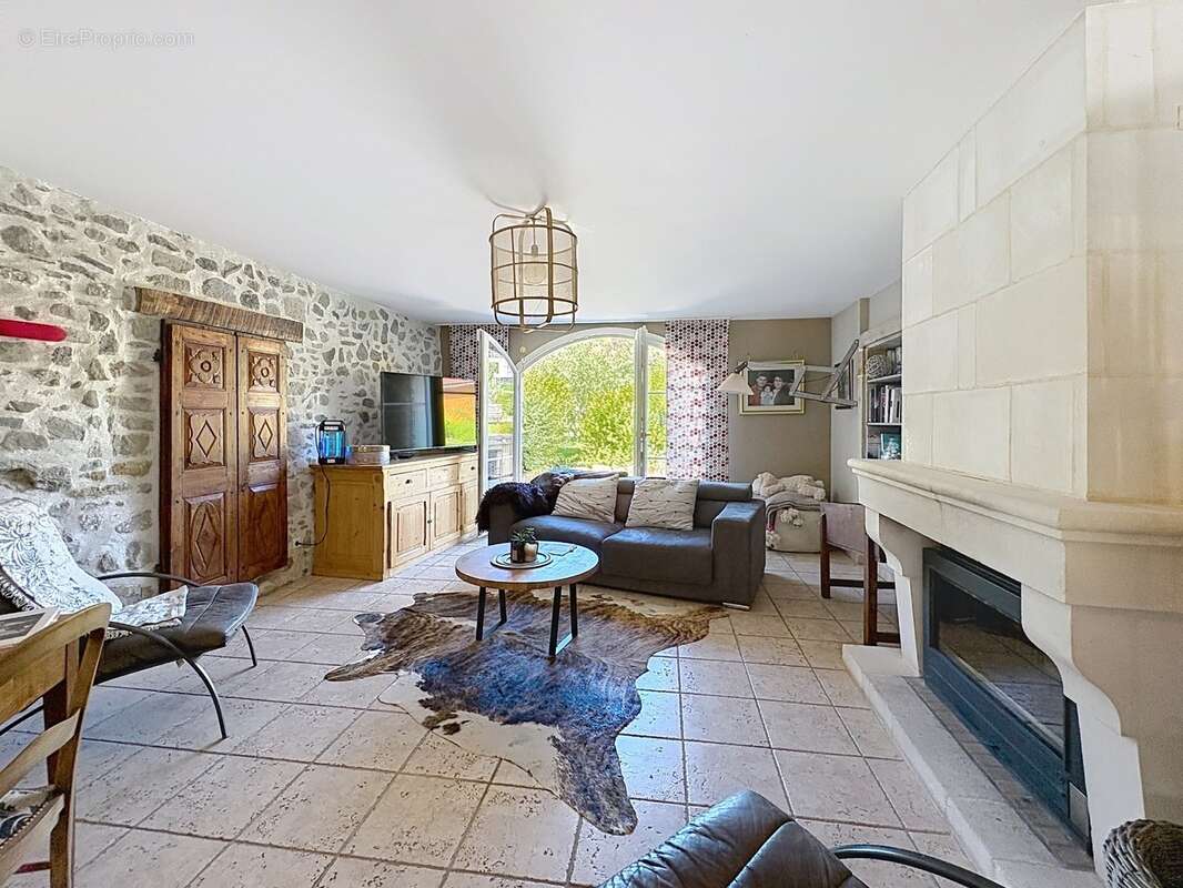Corps de ferme à vendre 5 pièces CERNEX (74) - photo 12
