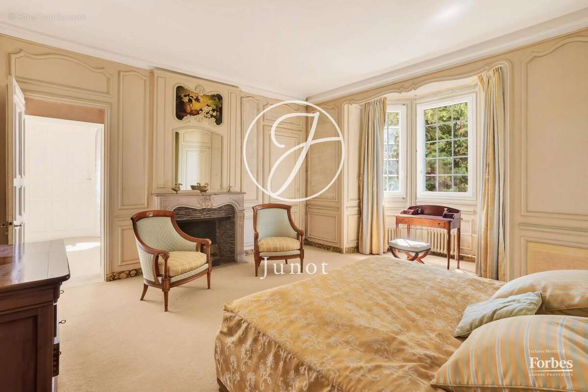 Maison à SURESNES
