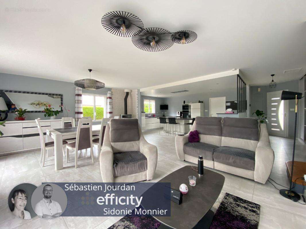 Maison à AVAILLES-SUR-SEICHE