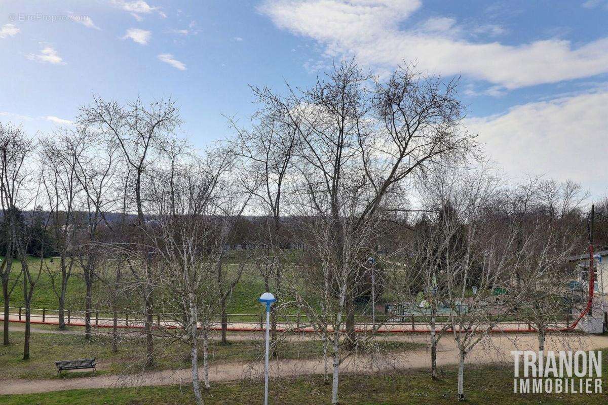 Appartement à LES CLAYES-SOUS-BOIS