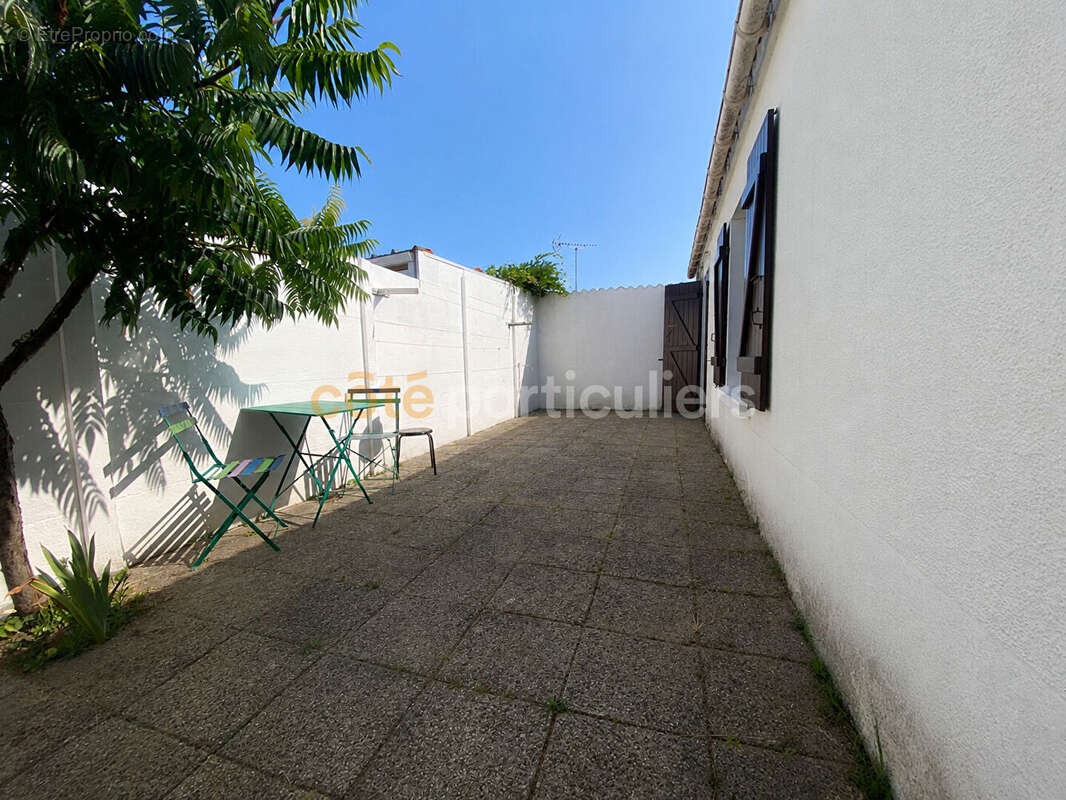 Maison de plain-pied dans le centre-ville à L'Aiguillon sur Mer - photo 2