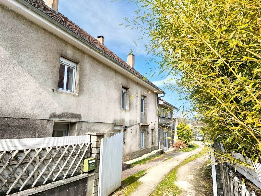 Maison à DAMPIERRE