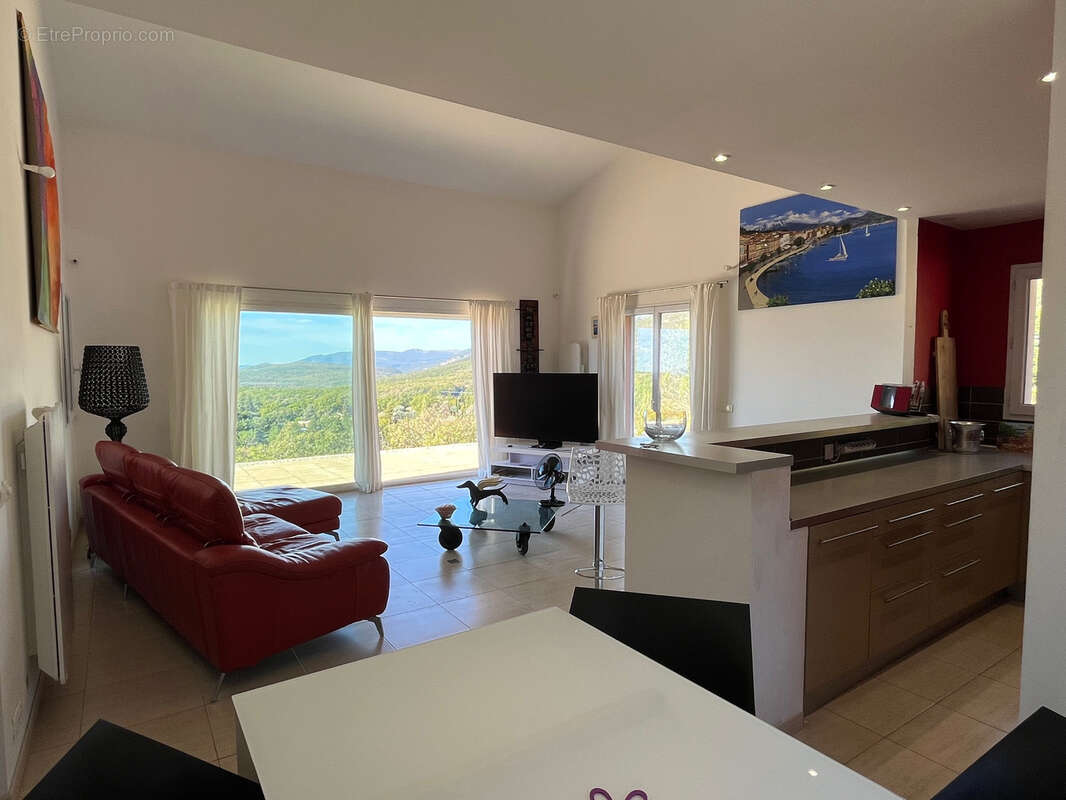 Maison à SAINT-VALLIER-DE-THIEY