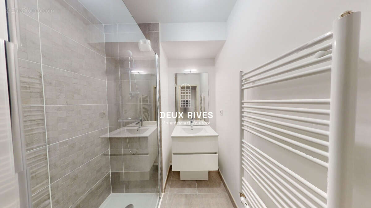 Salle d&#039;eau - Appartement à NANTES