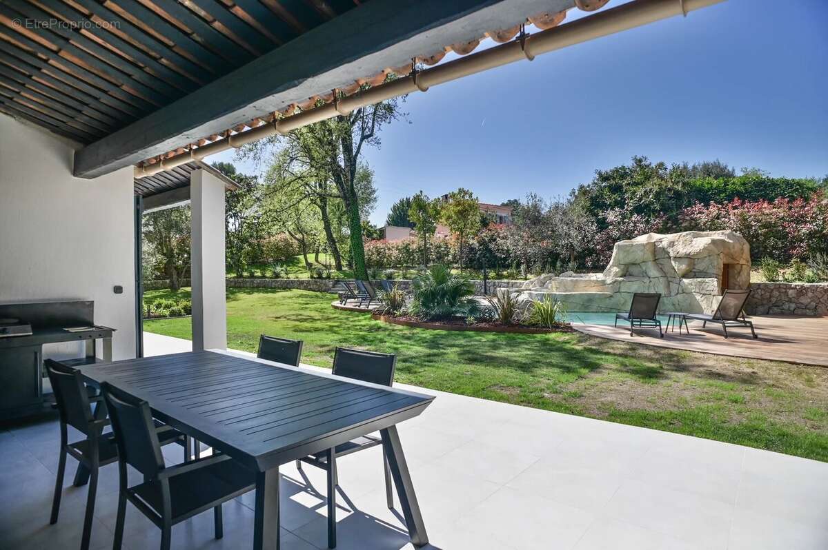 Maison à ROQUEFORT-LES-PINS