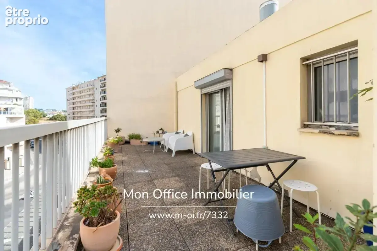 Référence : 7332-ASA. - Appartement 3 pièces avec terrasse et balcon dernier étage - photo 2