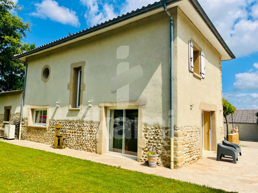 Maison à CHATEAUNEUF-DE-GALAURE