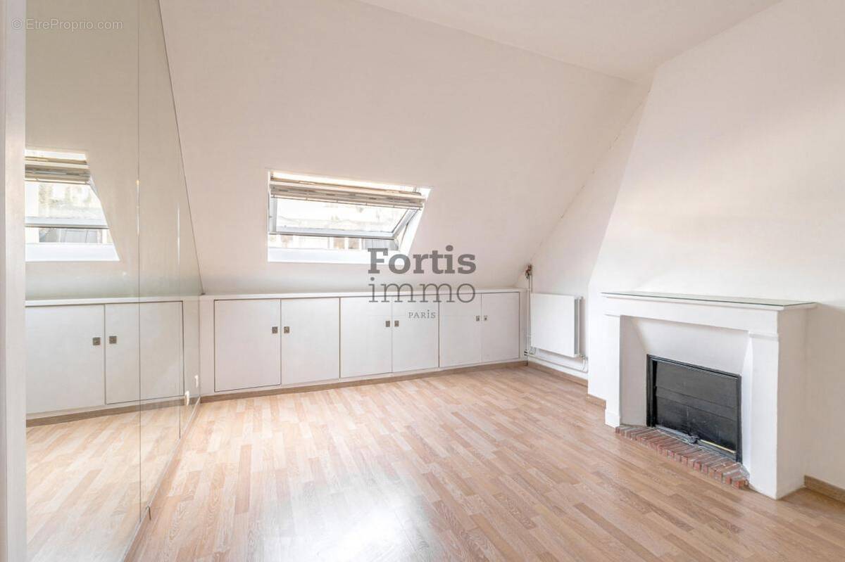 Appartement à PARIS-8E