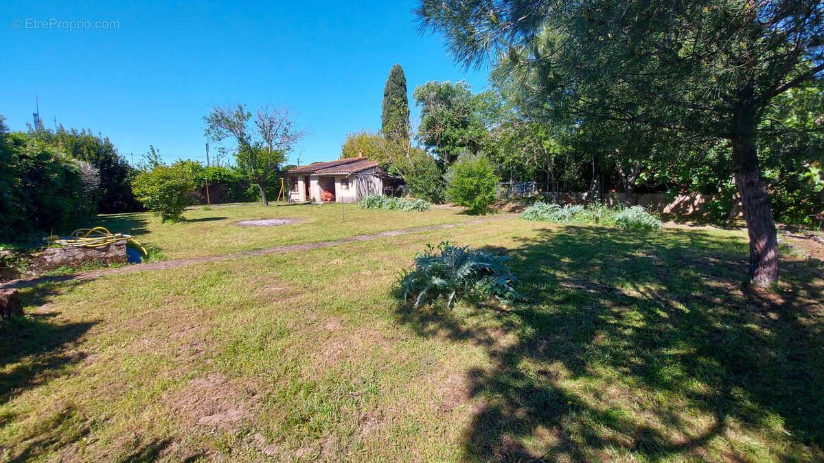 Terrain à BEAUZELLE