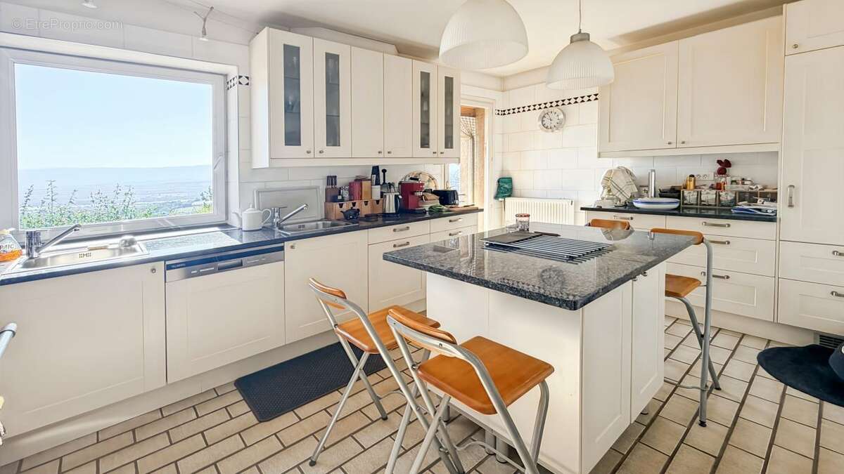 Maison de 135 m3 hab + 80 m2 annexes sur parcelle de 900 m2 - photo 7