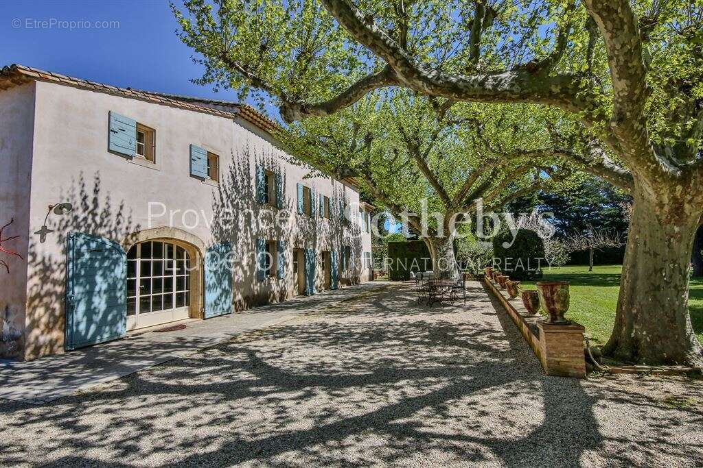 Authentique mas provençal avec piscine - photo 17