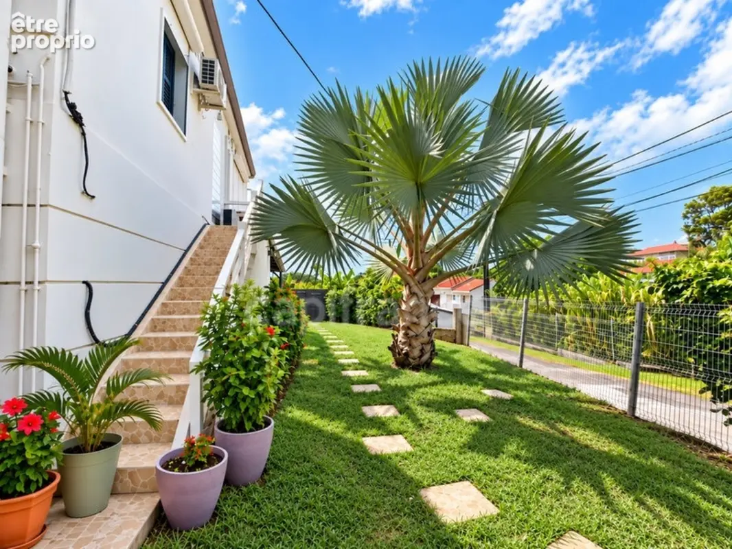 A vendre - Fort de France Quartier Didier -  Villa T6 avec jardin, terrasse, carbet et piscine - photo 8