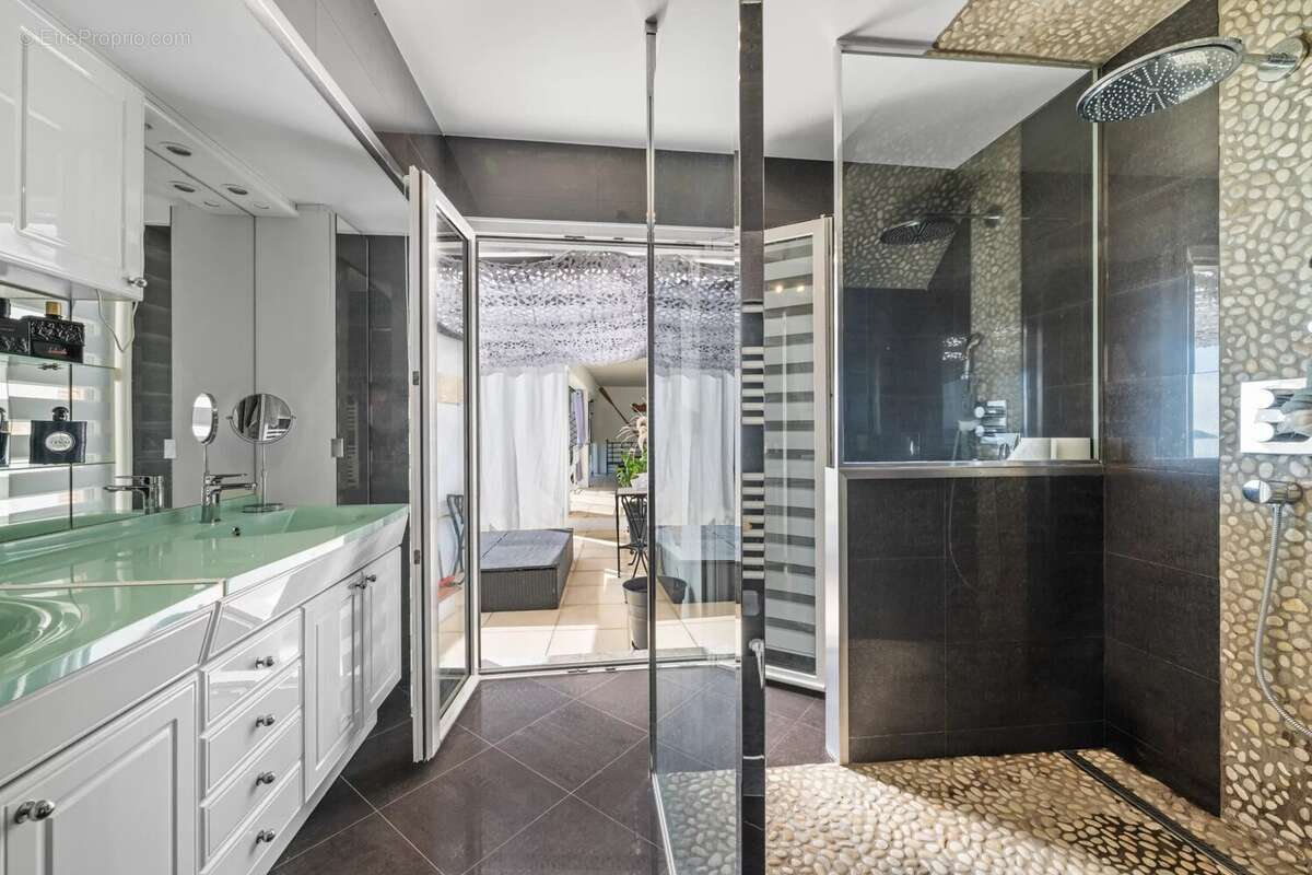 Appartement à CAP-D'AIL