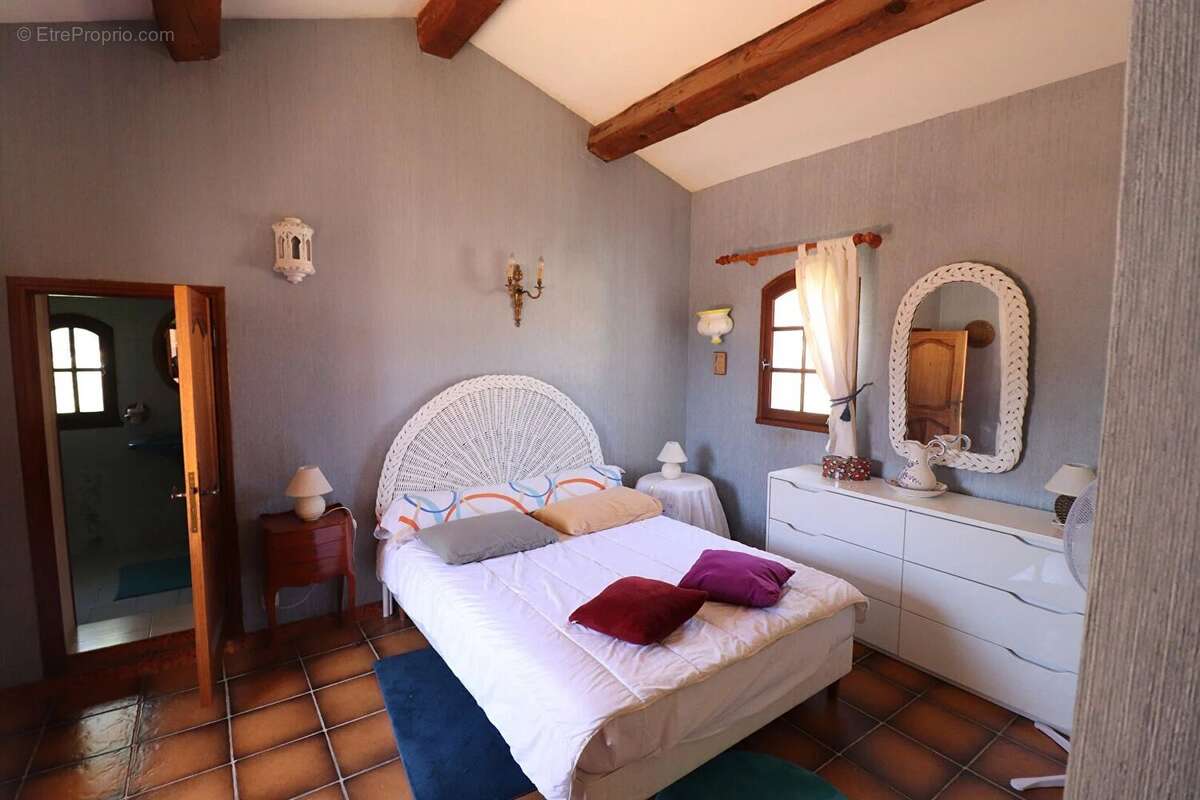 Maison à SAINT-CYR-SUR-MER