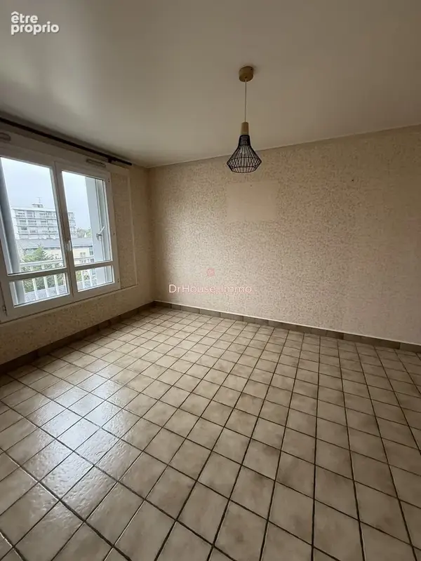 Appartement 6 pièces 95 m² à vendre à Chateauroux (36000) - photo 5