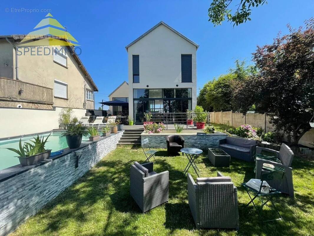 Maison à VARENNES-JARCY