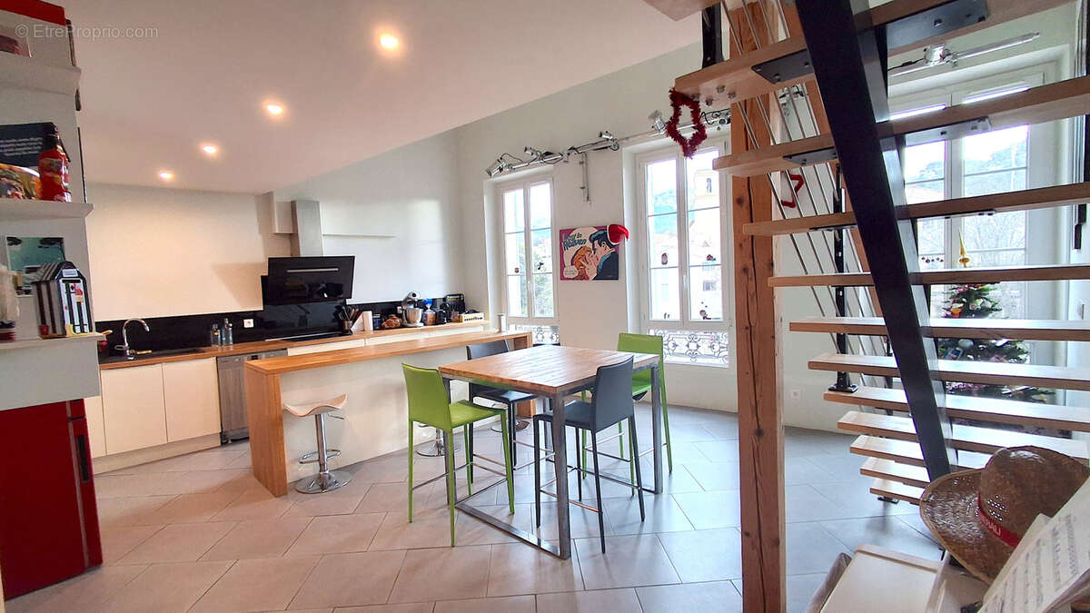 Appartement à ROQUEVAIRE