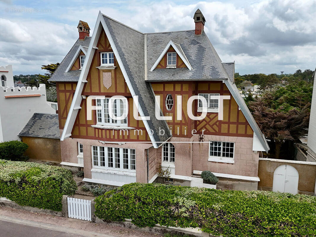 Maison à AGON-COUTAINVILLE