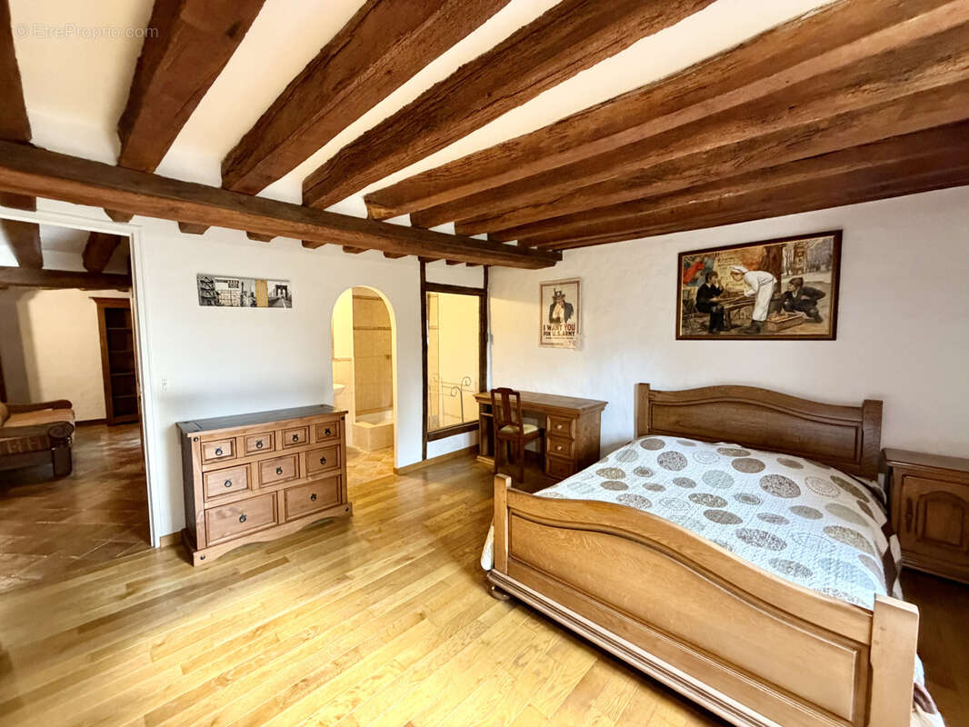Maison à SAINT-CYR-SUR-MORIN