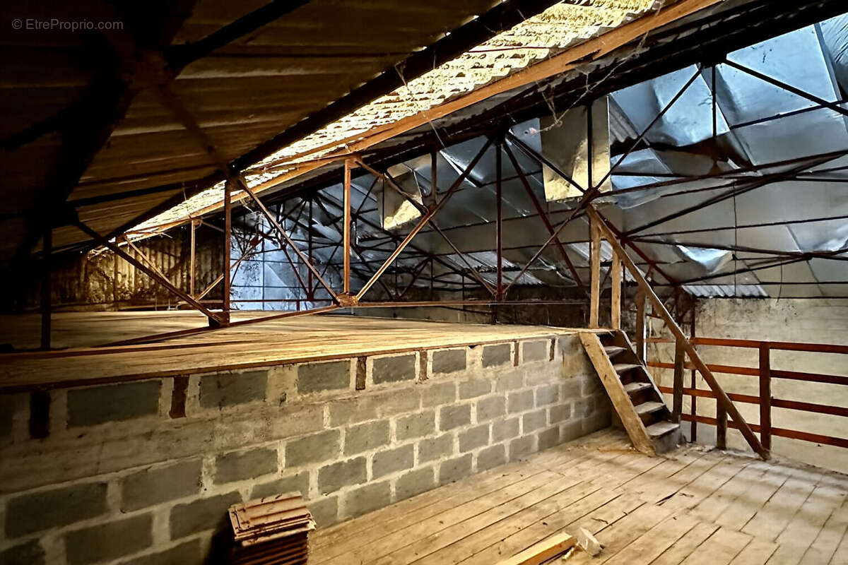 Entrepôt Poissy 250m2, 7m de hauteur, zone UDa - photo 4