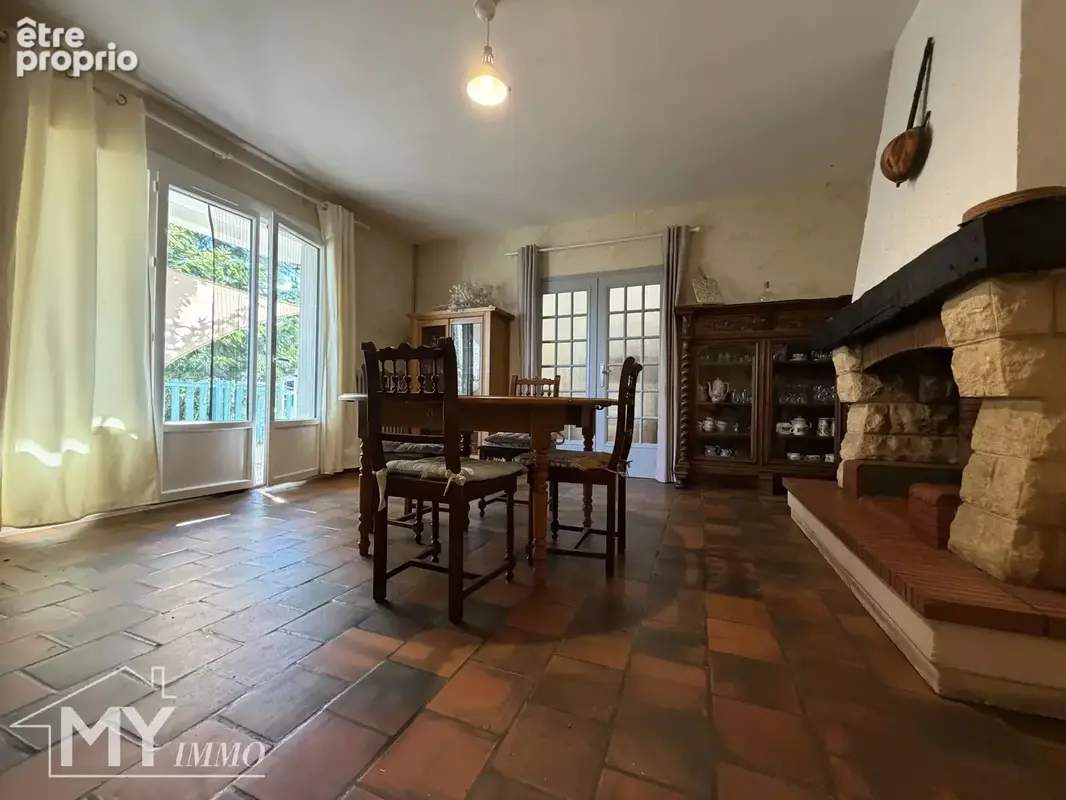 VÉLINES - Maison de plain-pied avec 3 chambres - photo 4