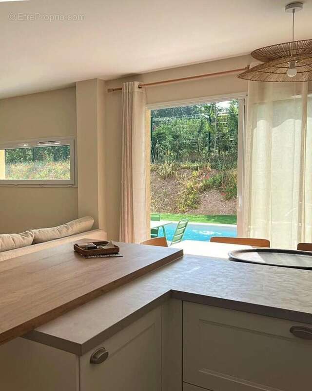 Photo 2 - Maison à MENERBES