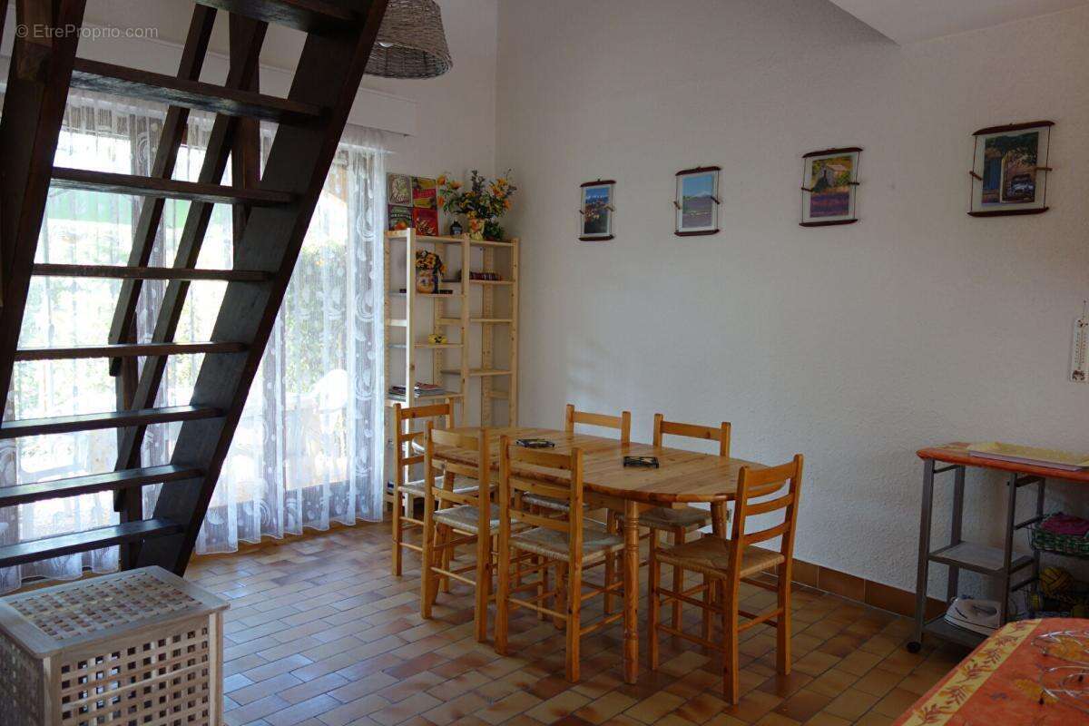 Maison à SAINT-SAUVEUR-DE-CRUZIERES