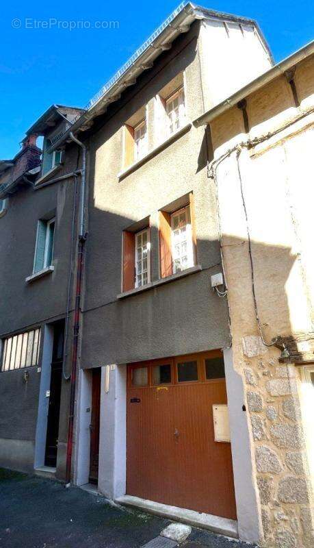 Maison à ENTRAYGUES-SUR-TRUYERE
