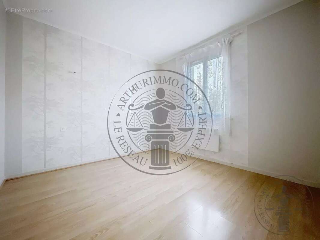 Maison à MONDONVILLE-SAINT-JEAN