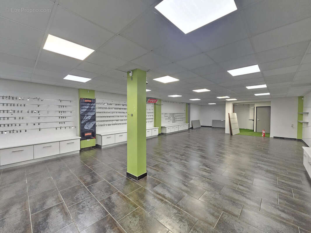 20251218_164408 - Commerce à REMIREMONT