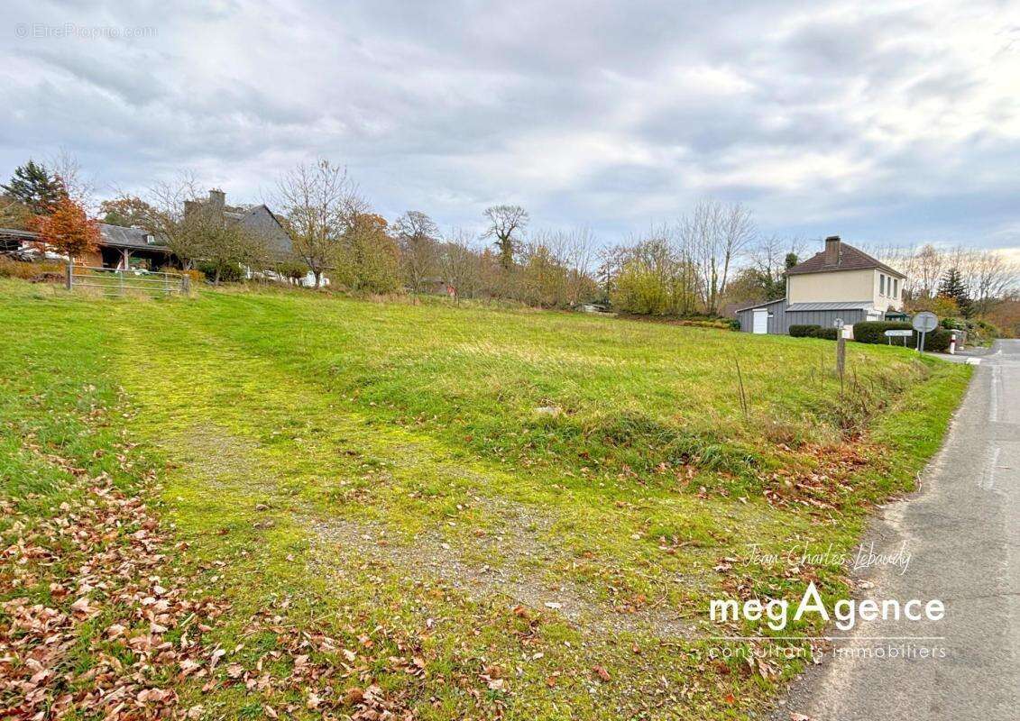 Terrain à ROULLOURS