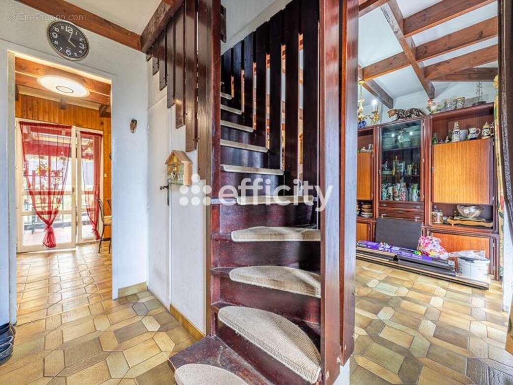 Maison à SAVIGNY-LE-TEMPLE