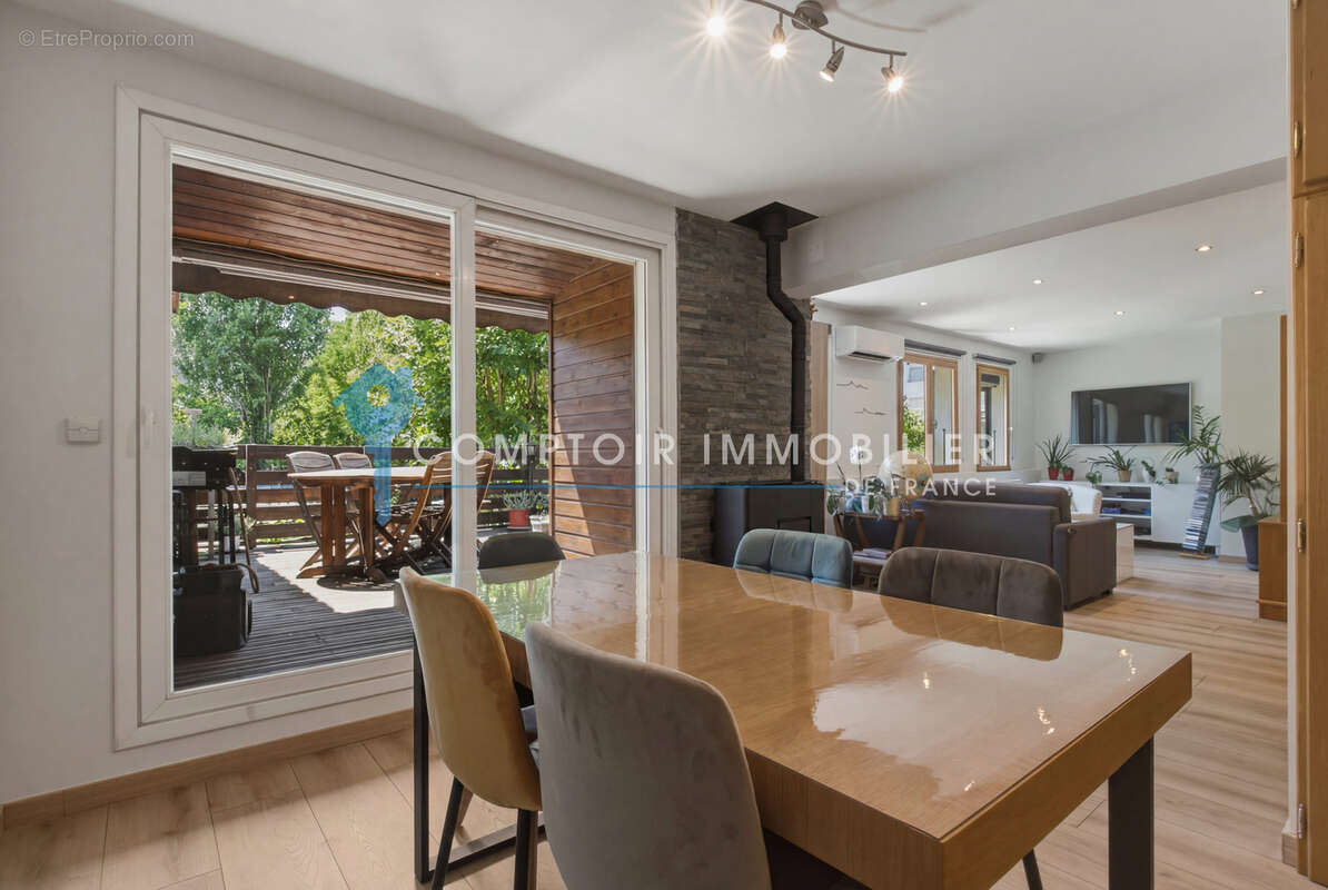 Appartement à SAINT-ISMIER