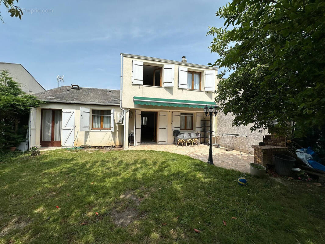 Maison à SAVIGNY-LE-TEMPLE